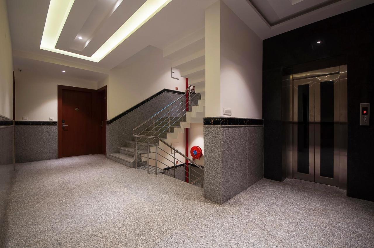 Hotel Z Suite-Near Delhi Airport New Delhi Eksteriør bilde